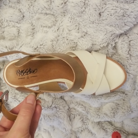Mossimo Winter White & Camel Wedges - Picture 7 of 7
